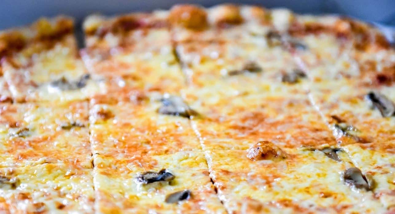 Top 5 Pizza Joints in Chicago